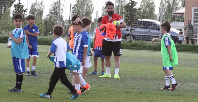 Futbol Akademisi çocukların umudu