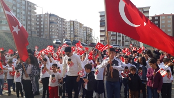 Hilalkent İlkokulu'nda Cumhuriyet coşkusu sokağa taştı