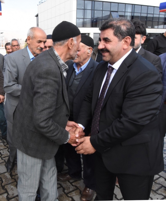 Horasan'da işinsanı Özdemir, AK Parti'den aday adaylığını açıkladı