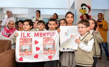 İlk mektuplarını Mehmetçiğe yazdılar