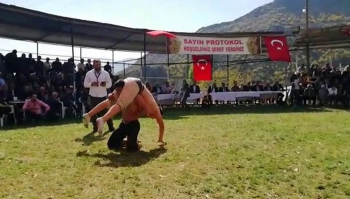 İspir’de karakucak güreş festivali