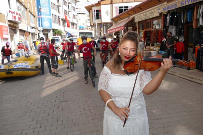 İspir hem hareketlendi, hem de renklendi!