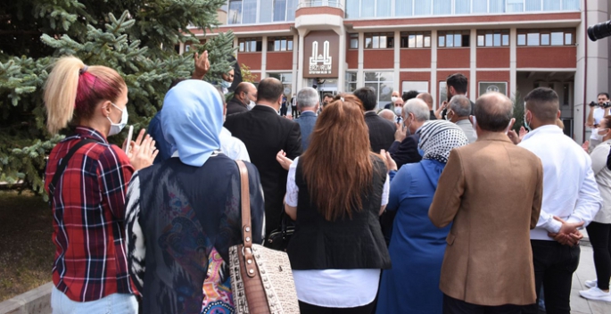 İYİ Parti'den Sekmen'e çelenkli protesto