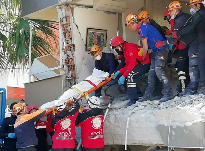 İzmir depreminde ölü sayısı 83'e yükseldi!
