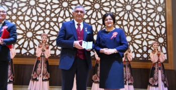 Dadaş Rektöre Kazakistan’dan madalya