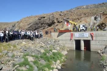 Hınıs Başköy Barajı su tutmaya başladı