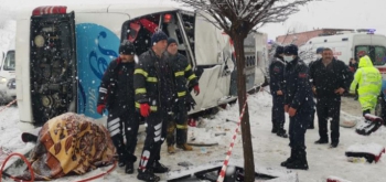 Yolcu otobüsü devrildi: 1 ölü, 38 yaralı