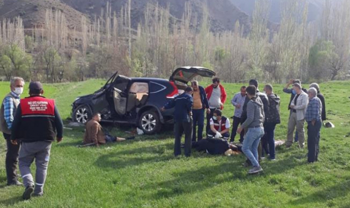 Kaymakam ve başkanı taşıyan araç kaza yaptı: 4 yaralı