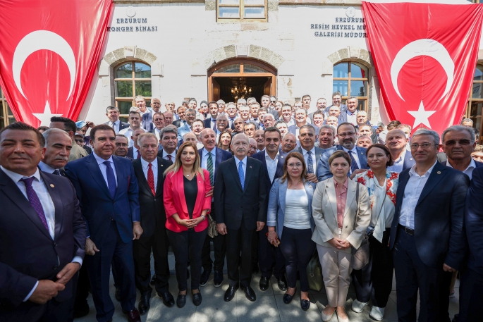 Kılıçdaroğlu’na Erzurum’da coşkulu karşılama