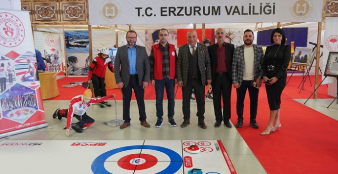 Kış ve buz sporları standına yoğun ilgi