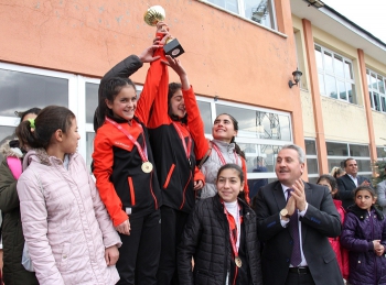Krosta şampiyon Spor Lisesi ve Karayazı