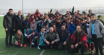 Küçükler Futbol İl Birinciliği şampiyonu 23 Nisan Ortaokulu 