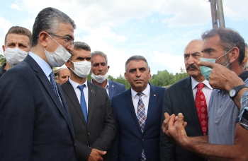 MHP heyeti Bingöl ve Erzurum'daki deprem bölgesinde