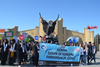 Öğrenciler Down Sendromlular için yürüdü 