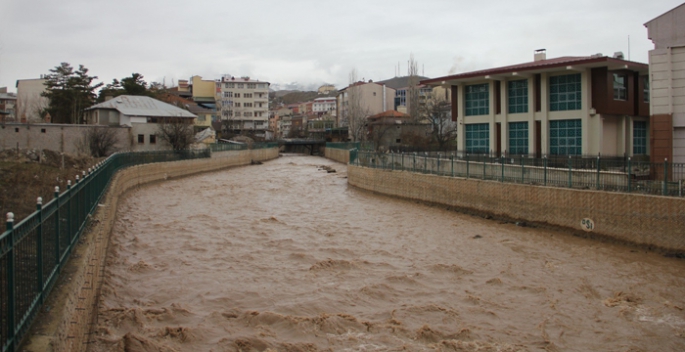 Oltu Çayının debisi yükselmeye başladı