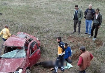 Oltu'da kontrolden çıkan otomobil takla attı: 1 ölü