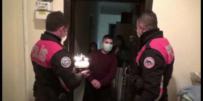 Polis ekiplerinden doğum günü sürprizi