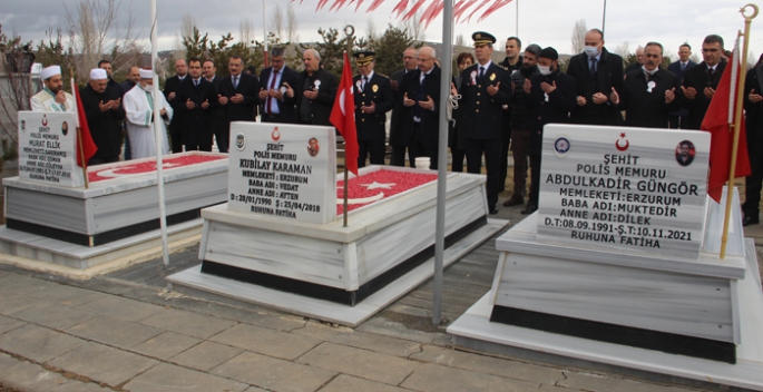 Polis Haftası’nda şehitler mezarları başında anıldı