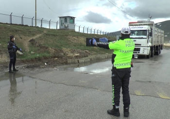 Polis ve jandarma ekiplerinin  denetimleri aralıksız devam ediyor