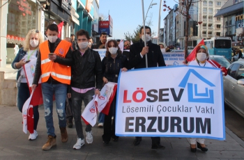Polislerden Lösemi ile mücadeleye maskeli destek 