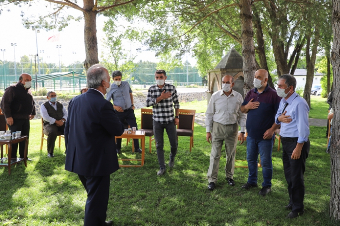 Rektör Çomaklı tebrikleri nerede ve nasıl kabul ediyor?