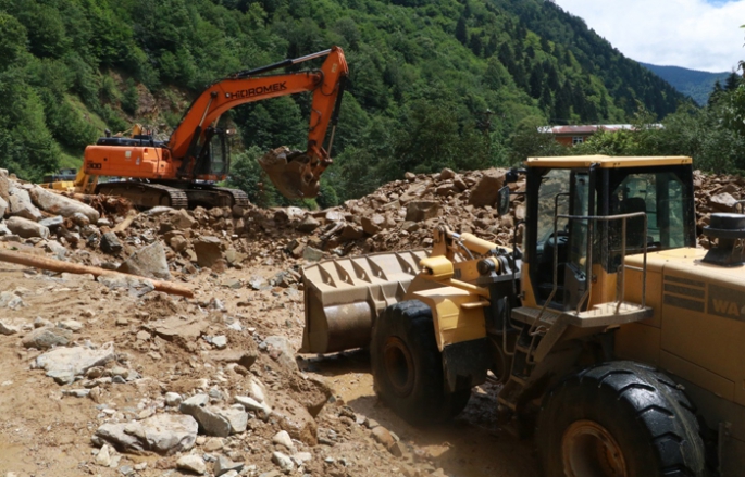 Rize-Erzurum karayolu sel nedeniyle kapandı