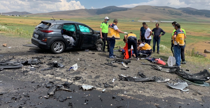 Sarıkamış’ta iki otomobil kafa kafaya çarpıştı: 5 yaralı