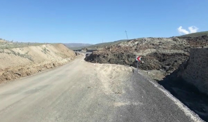  Tekman - Erzurum Palandöken yolunu heyelan vurdu