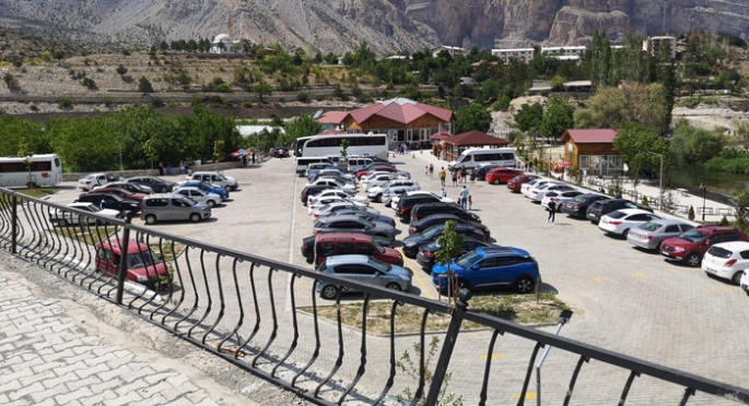 Tortum Şelalesi'ne ziyaretçi akını