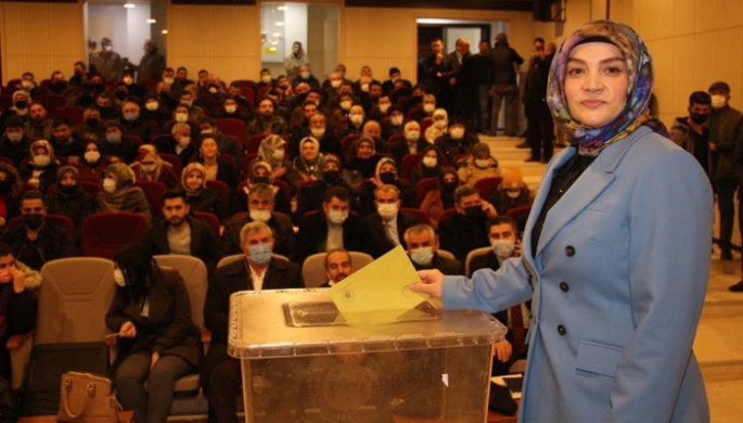 Türkiye’nin ikinci kadın başkanı güven tazeledi