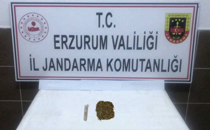 Uyuşturucu kullanan şahıslar jandarmadan kaçamadı