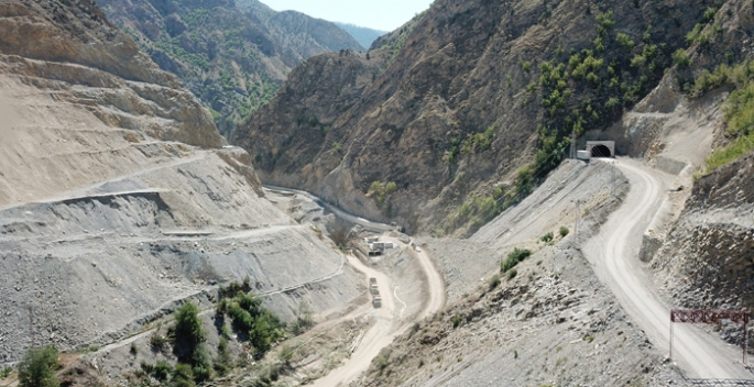 Uzundere Barajı’nda çalışmalar aralıksız devam ediyor