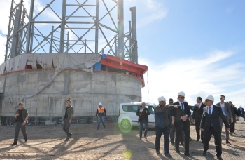 Vali Memiş Doğu Anadolu Gözlemevi'ni ziyaret etti