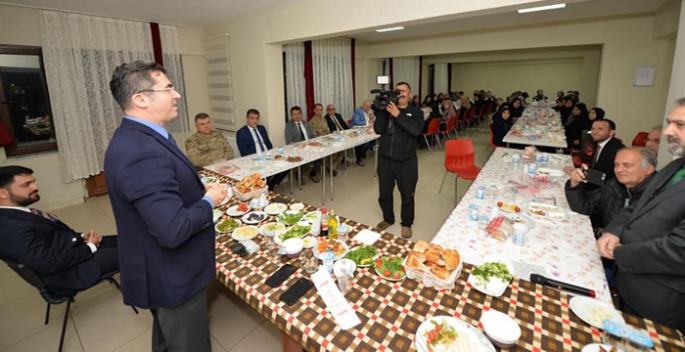Vali Memiş Karayazı'da iftar açtı