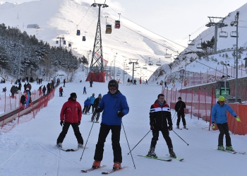 Vali Memiş, kayak severleri Palandöken’e davet etti