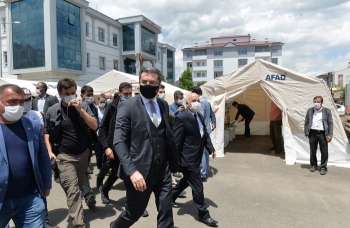 Vali Okay Memiş deprem bölgesinde