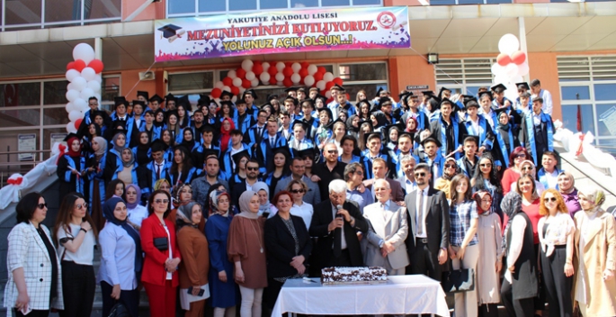 Yakutiye Anadolu Lisesi’nde mezuniyet coşkusu