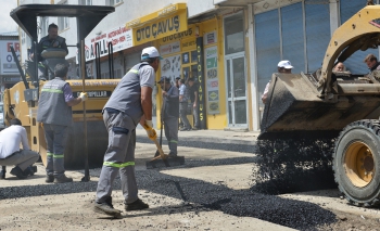 Yakutiye'de bozuk yollar onarılıyor