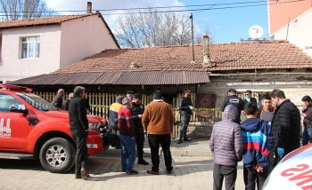 Yaşlı adam evinde yanmış olarak ölü bulundu