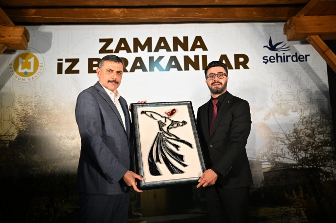 Zamana İz Bırakanlara teşekkür ve plaket