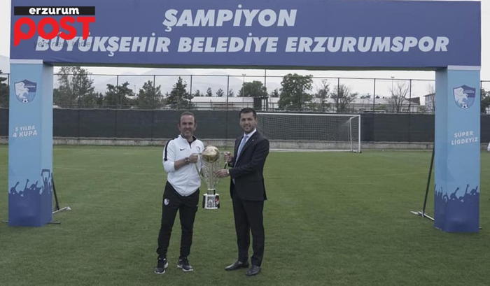 Erzurumspor Başkanı Üneş: 7/24  saat çalışıyoruz!