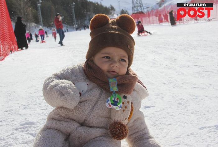 BİR AYDA 400 BİN ZİYARETÇİ